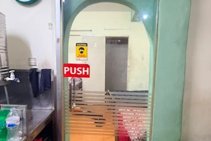 golden-life-bd-dining-kitchen-entrance.webp